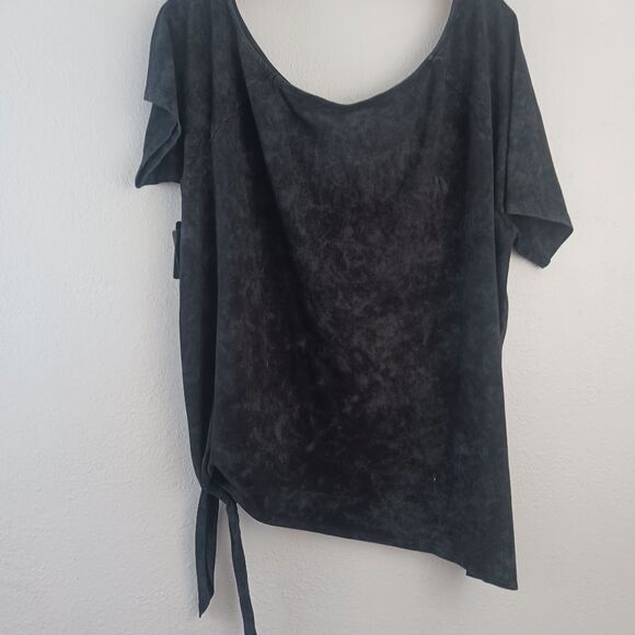 Torrid Blondie Black Wash Off Shoulder tie side short sleeve Tee size 2X - Picture 6 of 6